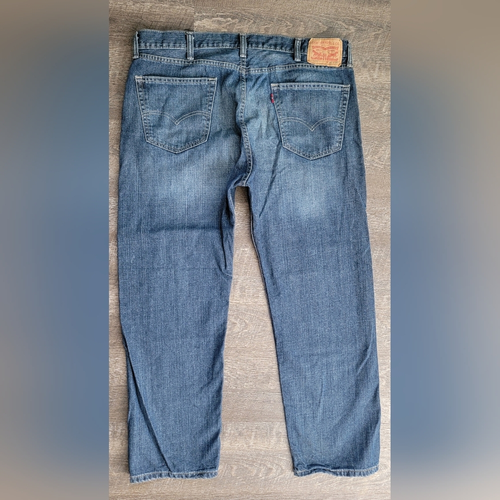 Levi's 505 Jean's Men's 40X30 Medium Wash Distressed Denim Blue 100% Cotton Rela - Picture 2 of 14
